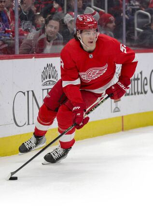 Qualitätsmerkmal: Moritz Seider steht häufig gegen die besten Stürmer des Gegners auf dem Eis.