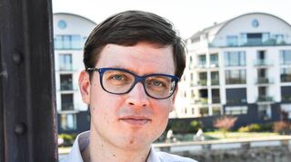 „Entweder – Und!“: Der aus Heilbronn stammende Kabarettist, Satiriker und Wahlberliner Tilman Lucke gastiert mit seinem jüngsten Programm am Samstag, 13. Mai, im Rahmen der 7. Hohenloher Musik- und Kleinkunsttage um 20 Uhr im Kult Niederstetten.