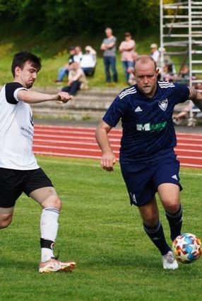 Der TSV Kreuzwertheim (in Blau) gewann das Derby klar.