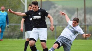Die Spvgg Hainstadt (schwarze Trikots) geht gegen Krautheim/Westernhausen in der Kreisliga wieder leer aus – nun zum dritten Mal in Folge.