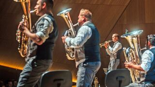Auf dem Gipfel des musikalisch Möglichen: Die kleine Besetzung der „Egerländer“ macht in der Tauberphilharmonie traditionelle Blasmusik vom Feinsten.