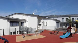 Ein prächtiges Ensemble wurde der Campus am Taubergrund mit Taubergrundschule und Kita am Taubergrund (hinten quer).