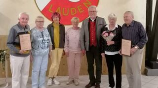 Bei der Jahreshauptversammlung ernannten die Laudenbacher Wanderfalken zwei Mitglieder zu Ehrenmitgliedern. Außerdem gab es neue Gesichter im Vorstand. Im Bild Klaus Arndt, Beatrix Tagscherer, Anne Paul, Wilma Bayerbach, Jürgen Bayerbach, Inge Arndt und Heinz Endres.