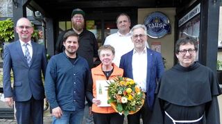 Eine ganz besondere Ehrung erfuhr Cornelia Dörr bei der Mitgliederversammlung in Walldürn. Sie ist bereit seit 50 Jahren bei der Kolpingfamilie aktiv und bringt ihre Ideen mit ein.