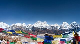 Der Mount Everest gehört zu den touristischen Attraktionen Nepals. In dem Land selbst leben viele Menschen in Armut.
