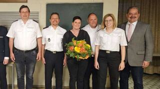 Unser Bild zeigt (von links) Sebastian Quenzer, Christian Ries, Axel Brümmer, Thomas Kritzler, Ralf Brümmer, Stephanie und Tino Holzhauer, Antje Mohr und Bürgermeister Ottmar Dürr.