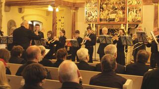 Kraftvoll und zugleich feinst ziseliert erklangen die vom Posaunenchor Elpersheim unter der Leitung von Rolf Müller beigesteuerten Konzertpassagen.