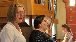 Ein Benefiz-Konzert gaben in der St.-Antonius-Kirche die Sopranistin Regina Schurk (Mitte), die Altistin Anita Spinner und die Organistin Anne Spinner.