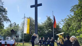 Der Gottesdienst an der Gedenkstätte der Vertriebenen in Elpersheim wurde musikalisch vom Posaunenchor mitgestaltet.