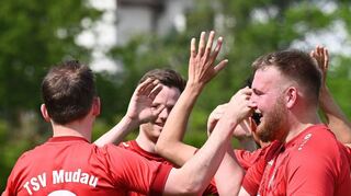 Schwerer als erwartet tat sich der TSV Mudau II beim 2:1-Heimsieg gegen Leibenstadt/Sennfeld II. Um so größer war nach dem Schlusspfiff der Jubel über die drei Punkte, die sogar noch den direkten Kreisliga-Aufstieg bringen können.