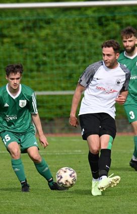 „Verpasst“ hat Hainstadt (weißes Trikot) vermutlich den Aufstieg.