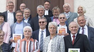 Ihre goldene, diamantene und eiserne Konfirmation feierten Frauen und Männer zusammen mit Pfarrer Bernhard Ziegler in der Kembacher Kirche.