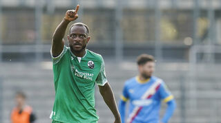 Sandhausens Torschütze David Kinsombi jubelt im Oktober beim Spiel gegen Braunschweig über das Tor zum 2:2. Kinsombi wechselt nun nach Paderborn.