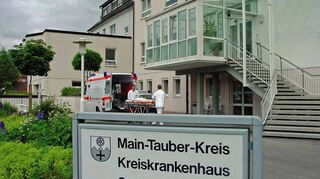 Das damalige Kreiskrankenhaus Creglingen war 2002, als dieses Bild entstand, noch in Betrieb. Danach wurde es Altenheim und jetzt kauft es die Stadt Creglingen, um es zum Gesundheitszentrum zu entwickeln und so die medizinische Versorgung im südlichen Kreisgebiet zu sichern.