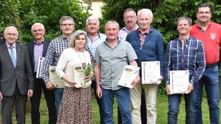 Fördernde Mitglieder (links): Sie halten dem Musikverein Heidersbach seit 30, 40, 50 und 60 Jahren die Treue. Nicht alltägliche Auszeichnungen (rechts): Gerda Müller wurde zum Ehrenmitglied ernannt. Hubert Walter ist seit 60 Jahren aktiv.