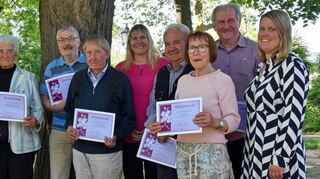 Die geehrten Tafelhelfer zusammen mit der Fördervereinsvorsitzenden Katrin Rappert (Zweite von links) und Katrin Beuschlein (rechts) von der Diakonie.