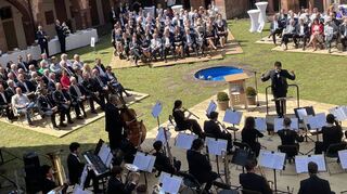 Schmissige Rhythmen und ausgefeilte Interpretationen. Das Landespolizeiorchester Baden-Württemberg begleitete den Festakt „50 Jahre Main-Tauber-Kreis“, der von Kulturamtsleiter Frank Mittnacht moderiert wurde, aufs Beste.