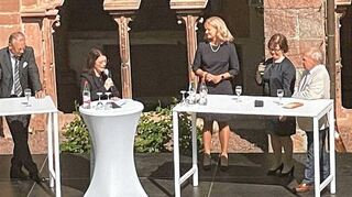 Die Talkrunde (von links) Dr. Manfred Wittenstein, Reinhard Frank, Prof. Dr. Stefan Gläser, Rosi Düll, Anette Schmidt, Grit Puchan und Georg Denzer.