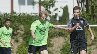 Nach dem 2:0 von Niklas Fleischhacker (l.) sah es gut aus für die SG NoWa – doch nach der Pause schlug Reichenbach mit Bastian Derigs noch dreimal zu.