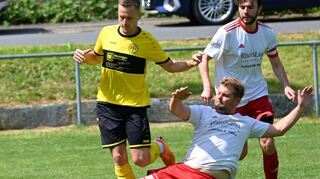 Großeicholzheim (gelbes Trikot) hat sich gegen die Konkurrenz durchgesetzt und spielt nächste Saison in der Kreisliga.