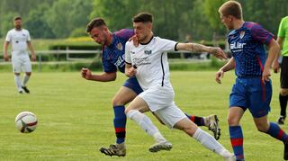 Die SGM Taubertal/Röttingen (blaue Trikots) ließ gegen den FC Creglingen nichts anbrennen und fuhr einen klaren 5:1-Sieg ein. Für vier Tore brauchten die Spieler gerade einmal neun Minuten.