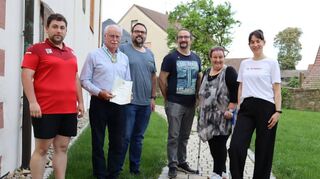 Ehrungen bei der Narrhutia (von links): Co-Vorsitzender Benedikt Mödig, Edgar Stüber (44 Jahre), Stefan Zobel und Daniel Weiß (je 11 Jahre), die Co-Vorsitzenden Manuela Weiß und Maria Theresia Weber.