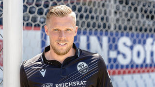 Angreifer Rouwen Hennings kommt ablösefrei vom Zweitligisten Fortuna Düsseldorf zu Fußball-Drittligist SV Sandhausen. Der Norddeutsche ist erster Neuzugang unter der Ägide von Sportdirektor Matthias Imhof.