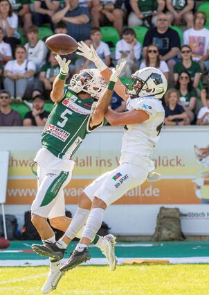 Tyler Rutenbeck (grünes Trikot) erzielte einen der beiden Touchdowns der Schwäbisch Hall Unicorns.