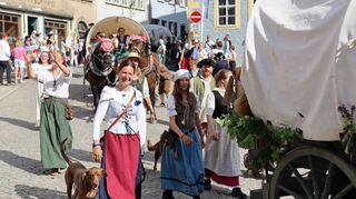 Der Kaufmannszug aus Seligenstadt machte zum sechsten Mal Station in Aub.