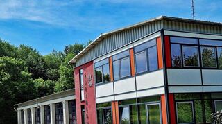 Standort des RTW ist das Laudaer Feuerwehrgerätehaus in der Becksteiner Straße.