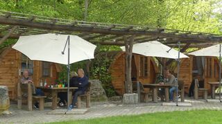 Der Platz am Hollenbacher See ist ein beliebtes Erholungsgebiet für die ganze Familie.