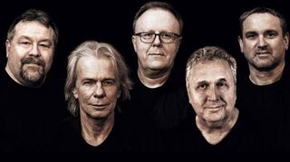 Eine Hommage an zwei unvergessene Bands der 1970er Jahre bieten die „Little River Eagels“ am 10. Juni auf der Wertheimer Burg.