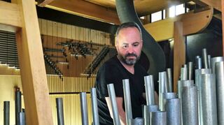 Orgelbaumeister Tilman Trefz baute Anfang dieser Woche die rund 1000 Pfeifen aus der Orgel in Dertingen. Etwa die Hälfte davon soll in der neuen Barock-Orgel wieder verbaut werden.