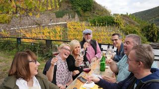 Edle Tropfen können die Teilnehmer am Sonntag, 2. Juli, im Markelsheimer Weinberg exklusiv mit der Weinkönigin und dem WG-Vorstandsvorsitzenden genießen. Weitere Highlights sind zudem geplant.