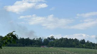 Rauchschwaden über dem Tauberbischofsheimer Edelberg. Zahlreiche Feuerwehrkräfte verschiedener Abteilungen im Kreis waren am späten Sonntagnachmittag zu einem Waldbrand nahe der Kreisstadt gerufen worden. Personen waren dabei zu keiner Zeit in Gefahr, so die Polizei.