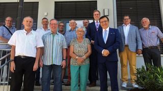Der VdK-Ortsverband Königheim feierte sein 75-jähriges Bestehen. Das Bild zeigt den Vorsitzenden Stephan Bürschgens (vorne links) sowie die Grußredner (Zweiter bis Vierter von rechts) Kurt Weiland (VdK-Kreisverbandsvorsitzender Tauberbischofsheim), MdL Prof. Dr. Wolfgang Reinhart und Bürgermeister Ludger Krug.