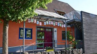 Für die Betreuungseinrichtung „Villa Kunterbunt“ in Königheim steigen im kommenden Kindergartenjahr die Elternbeiträge in der Höhe des Vorschlags der kommunalen Spitzenverbände.