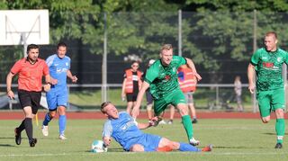 Tempo und eine Menge intensiver Zweikämpfe prägten das Entscheidungsspiel zwischen Edelfingen und Niedernhall/W. II am Dienstag in Markelsheim.