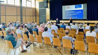Rund 70 interessierte Bürger, darunter zahlreiche Gemeinde- und Ortschaftsräte, kamen am Dienstagabend zu der Informationsveranstaltung zur Unechten Teilortswahl in die Tauberbischofsheimer Stadthalle.