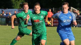 Mit Vollgas in die Kreisliga A3? Die Edelfinger Spieler (in Grün) wollen das Relegationsspiel gegen Billingsbach erfolgreich gestalten.