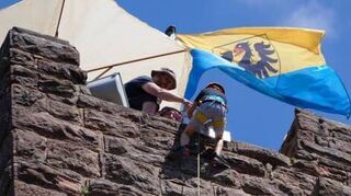 Wer will, kann sich vom Bergfried der Wertheimer Burg abseilen lassen.