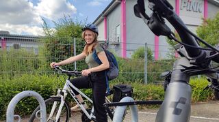 Fast 30 Radkilometer legt Marina May bis zu ihrer Arbeitsstelle zurück. Die 22-Jährige fährt während der Stadtradeln-Wochen an jedem Arbeitstag von Werbach nach Wertheim und wieder zurück.