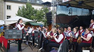 Aufgespielt: Nicht nur Rock und Pop schallte über den Schlossplatz auch traditionelle Klänge waren zu hören – wie hier von der Bretzinger Musikkapelle