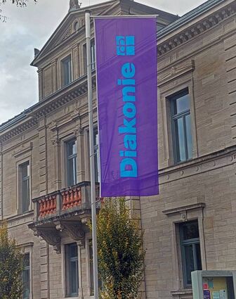Im Dietrich-Bonhoeffer-Haus am Bad Mergentheimer Bahnübergang (Härterichstraße 18) haben beide Beratungsstellen des evangelischen Kirchenbezirks Weikersheim ihren Sitz.