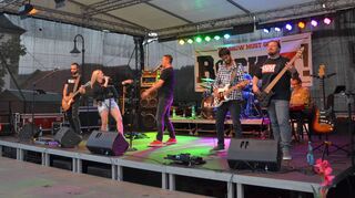 Den Besuchern des Hardheimer Sommerfestes war auch in diesem Jahr mit Vergnügungspark, Live-Musik (das Bild zeigt die Band „Rock it!“) und verkaufsoffenem Sonntag viel geboten. Eine Umfrage der Fränkischen Nachrichten am Montag zeigt: Die Vereine und auch die Gemeinde sind mit dem Verlauf des Festes zufrieden.