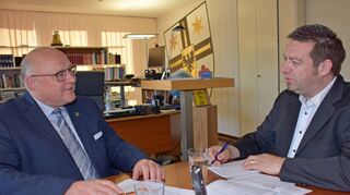 Oberbürgermeister Udo Glatthaar stellte sich den Fragen des stellvertretenden FN-Reporter-Chefs Sascha Bickel (rechts).