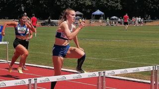 Auf und davon: Hailey-Jean Hörner ließ über 100 Meter Hürden die Konkurrenz hinter sich und wurde Badische Meisterin.