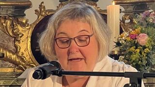 Die evangelische Landesbischöfin Heike Springhart las in der Unterschüpfer Kulturkirche aus ihrem Buch.