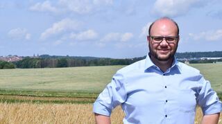 Er möchte Bürgermeister seiner Heimatstadt werden: Meikel Dörr sprich im FN-Interview auf der „Schmittshöhe“ über seine Vorstellungen, wie er Walldürn attraktiver machen will.