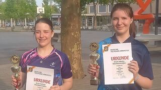 Badische Tischtennis-Meister in der Konkurrenz „Doppel Mädchen U 19“ wurden Greta Gsajbok (l., FC Lohrbach) und Sabrina Kropf vom TV Hardheim.